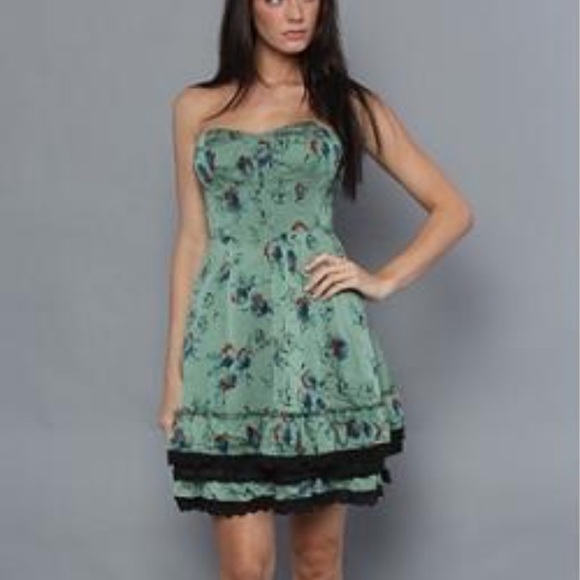 Free People Strapless Dress ASO Selena Gomez as Alex Russo in Wizards and Glee - Picture 4 of 15